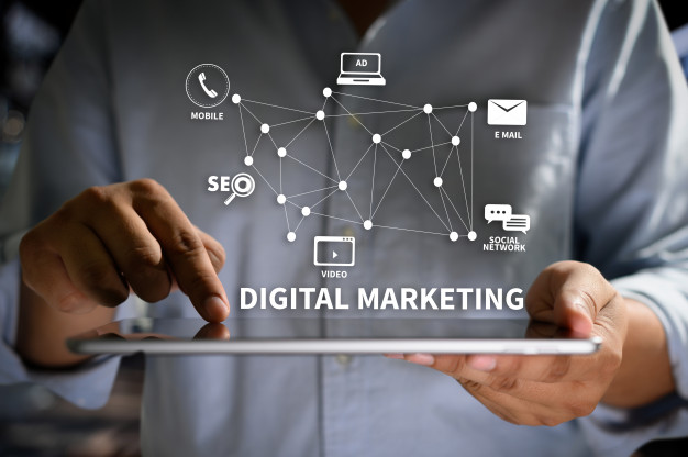 tableto com imagens de marketing digital