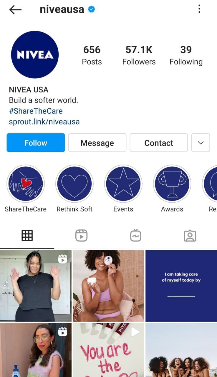 Uma frase espirituosa mais uma hashtag compartilhável é igual a um ótimo exemplo de bio do Instagram